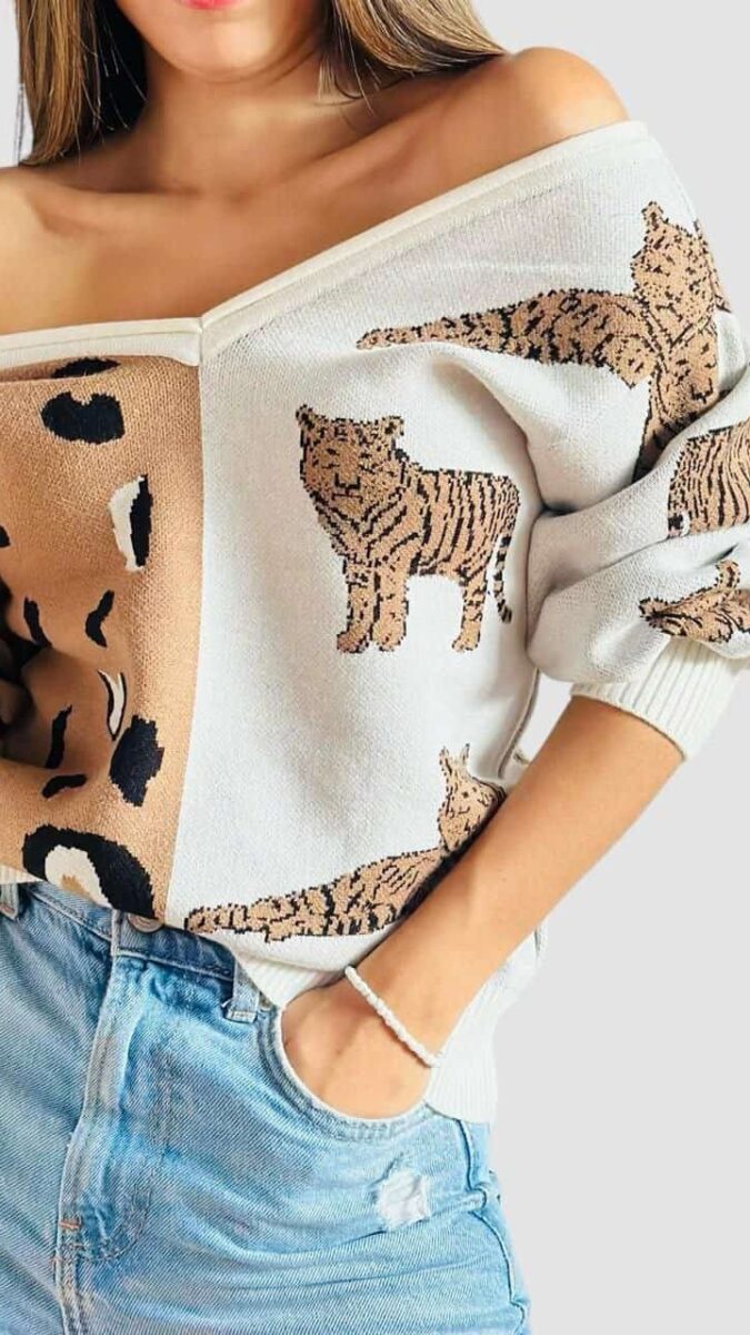 Buzo con diseño de tigre y cuello v