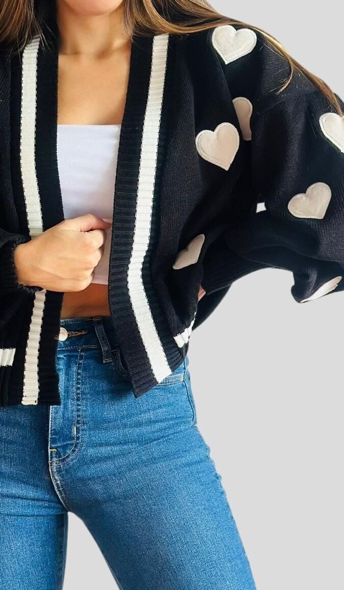 Saco abierto con mangas largas y corazones