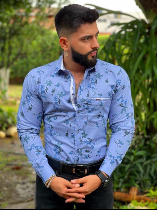 Camisa manga larga con estampado de campanillas