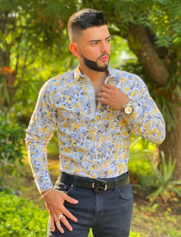 Camisa manga larga con estampado botanico