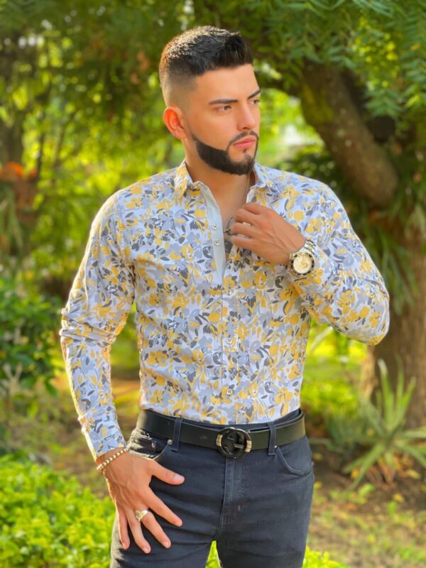 Camisa manga larga con estampado botanico
