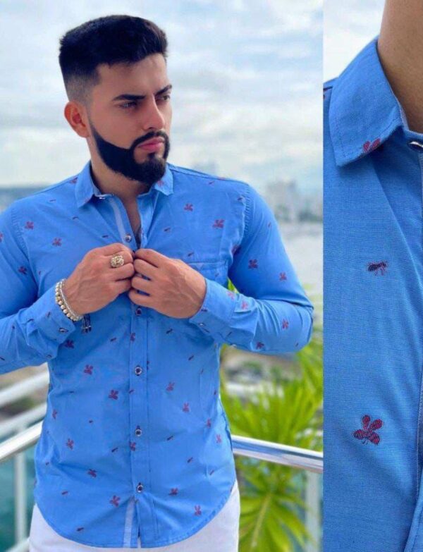 Camisa con estampado de insectos