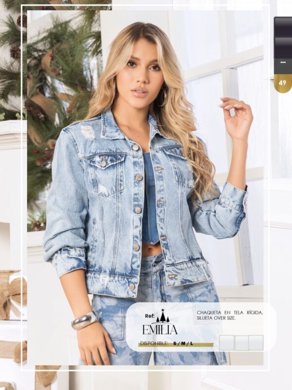 Chaqueta de jean con botones y rotos
