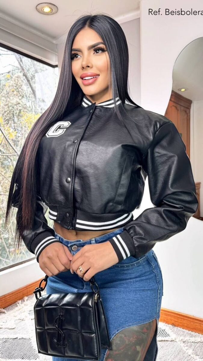 Chaqueta corta estilo beisbolera