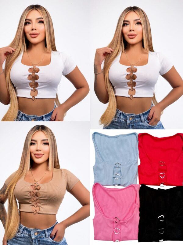 Crop top apertura con y broches de corazon
