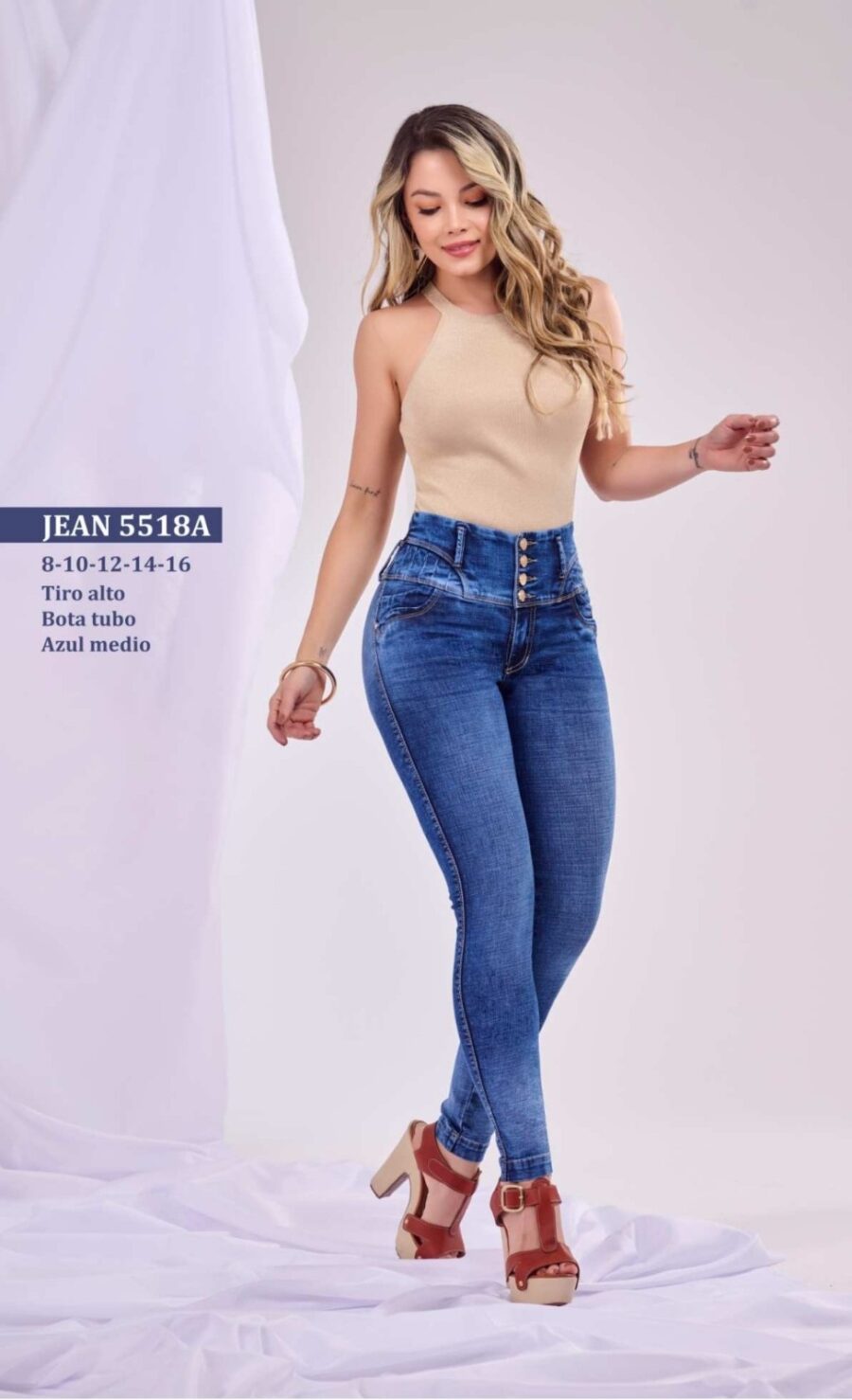 Jean push up bota tubo tiro alto con 4 botones