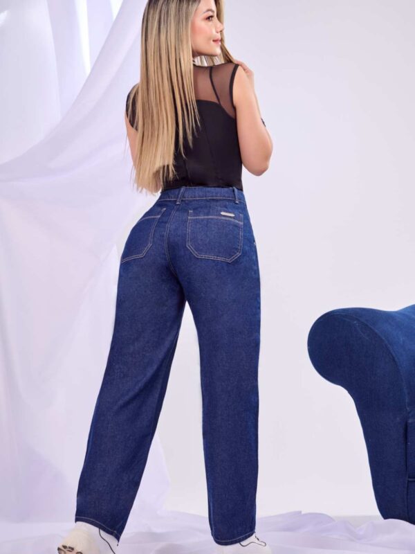 Jean push up bota recta tiro alto estilo barrel