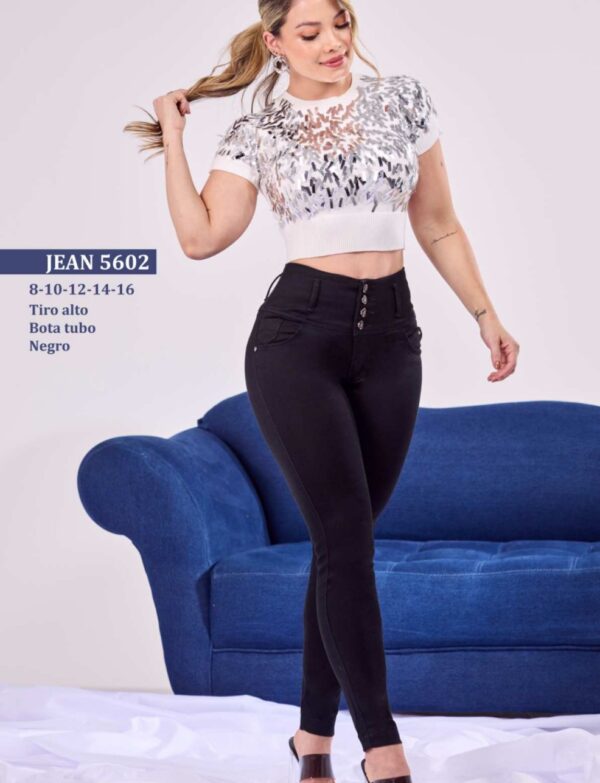 Jean push up bota recta con tiro alto y 4 botones