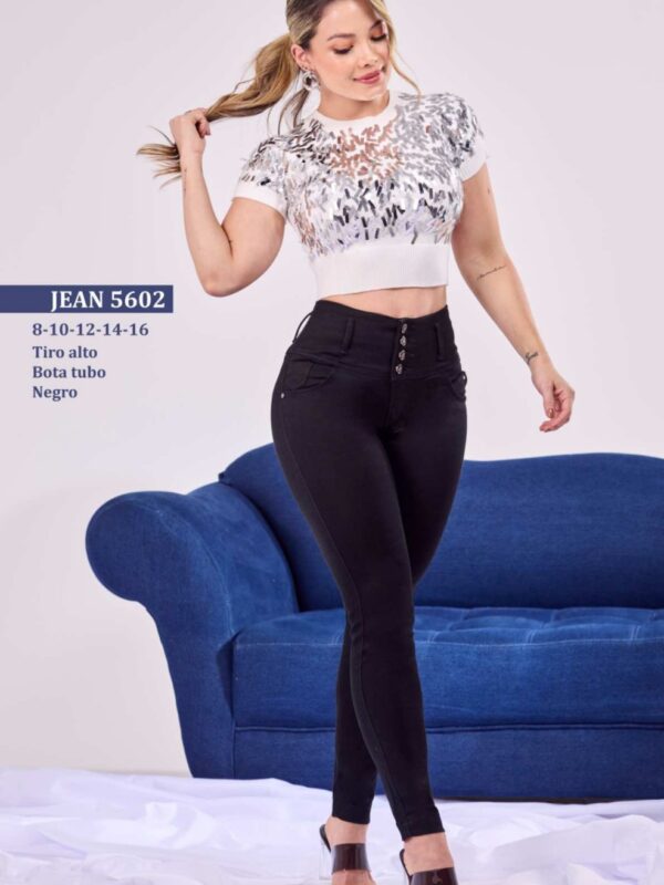 Jean push up bota recta con tiro alto y 4 botones