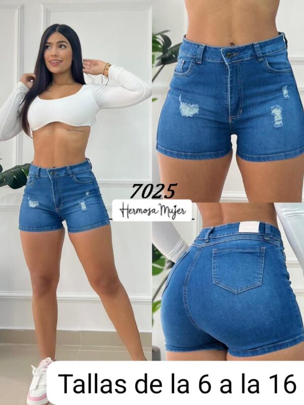 Short mujer licrado con desgaste y bolsillos traseros