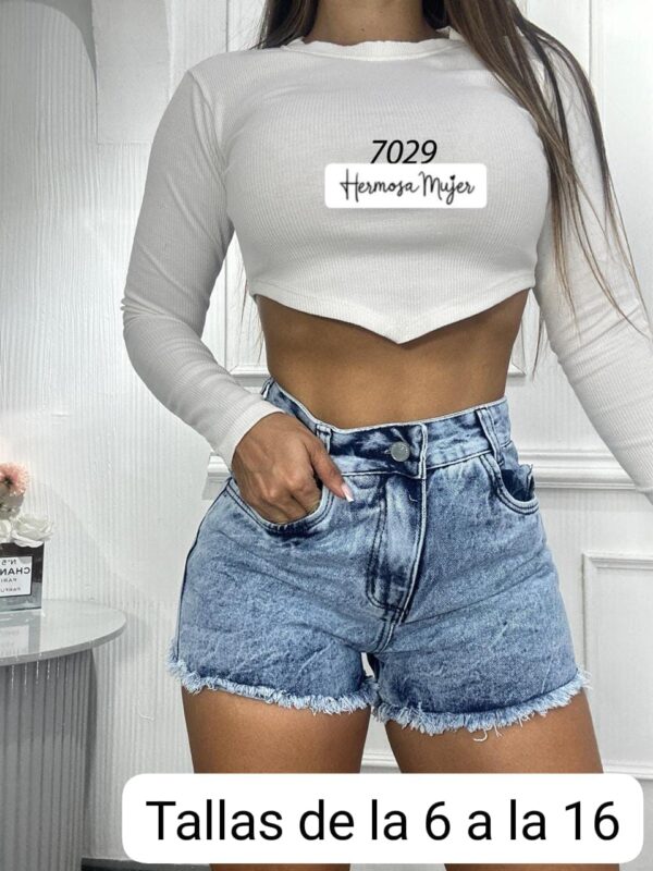 Short para mujer corto en mezclilla con flecos