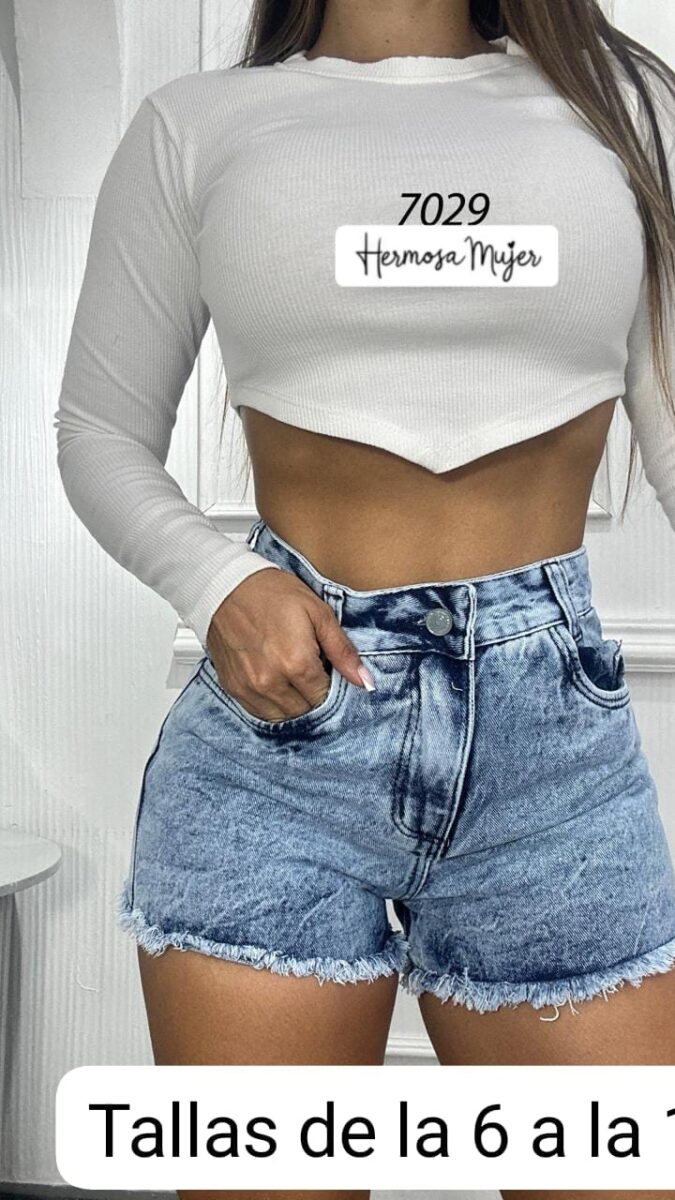 Short para mujer corto en mezclilla con flecos