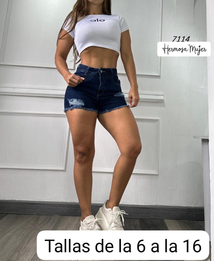 Short corto en mezclilla con rotos