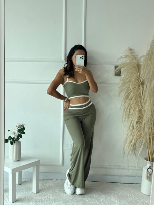 Conjunto de dos piezas con rayas blancas y corte deportivo talla unica para mujer