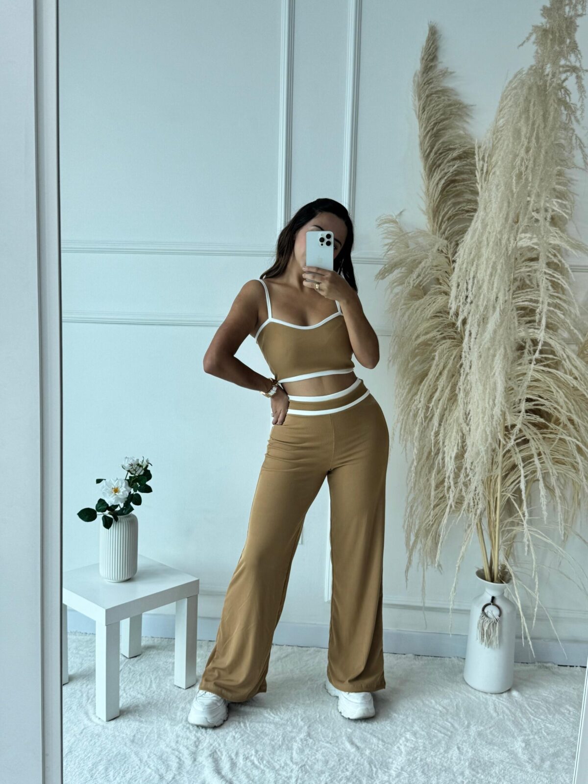 Conjunto de dos piezas con rayas blancas y corte deportivo talla unica para mujer - Image 2