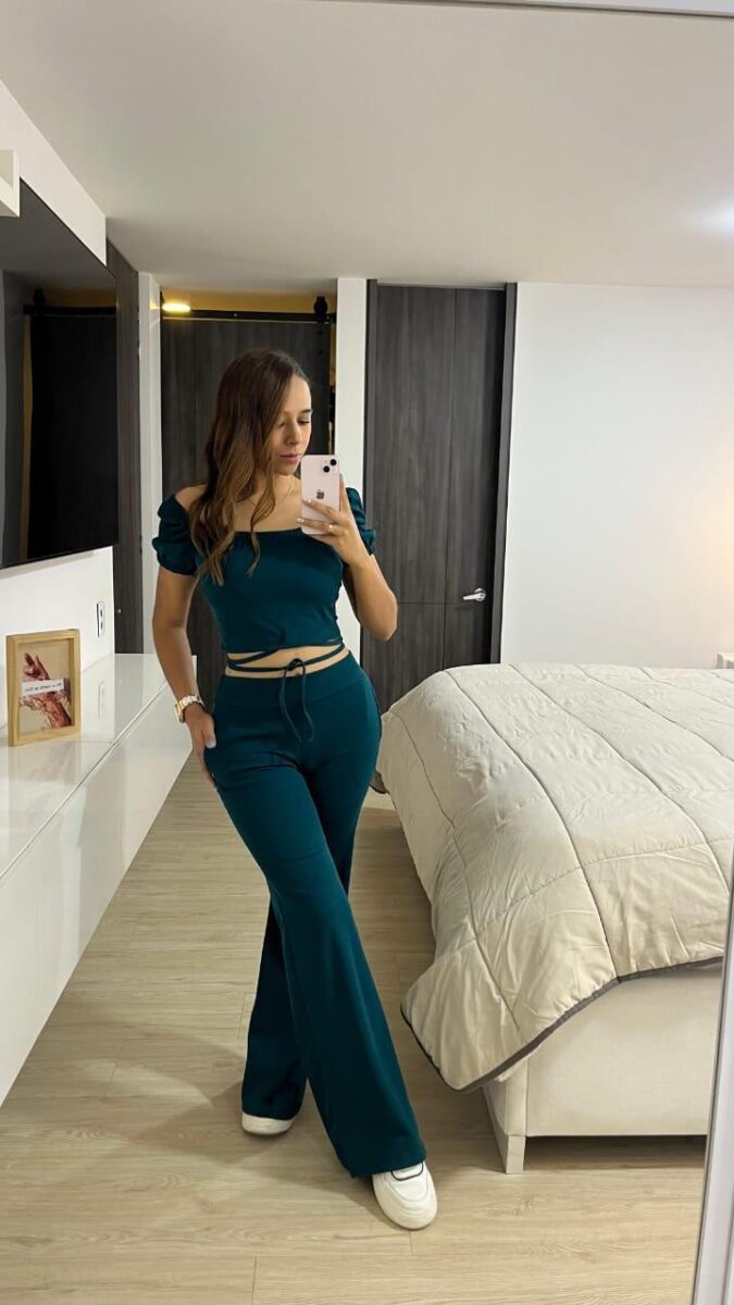 Conjunto de pantalon con top entallado talla unica