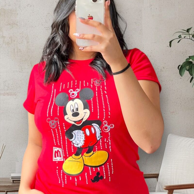 Camiseta con estampado de mickey mouse y detalles brillantes para mujer