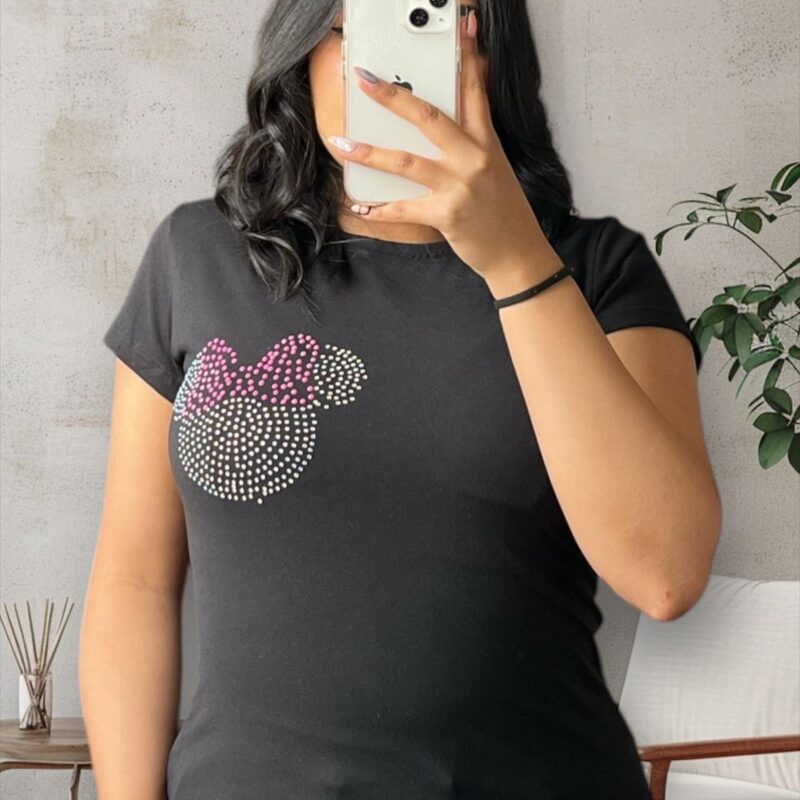 Camiseta lisa con pedreria en forma de minnie mouse para mujer