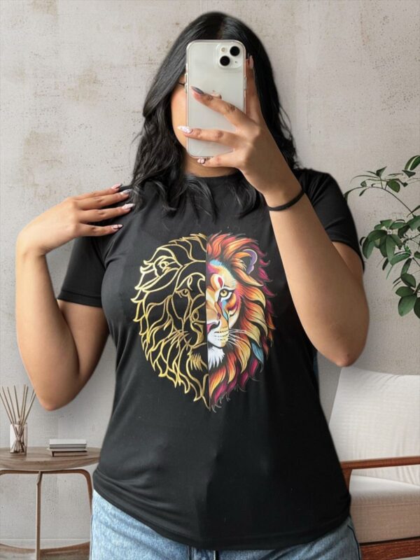 Camiseta con estampado de león para mujer
