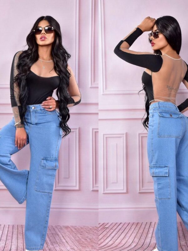 Jean estilo cargo con bota ancha