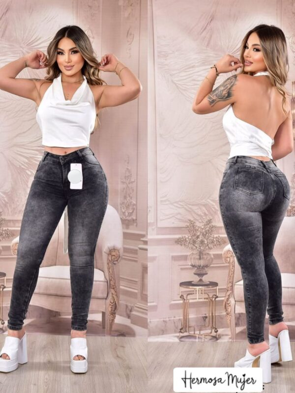 Jean gris con efecto desgaste