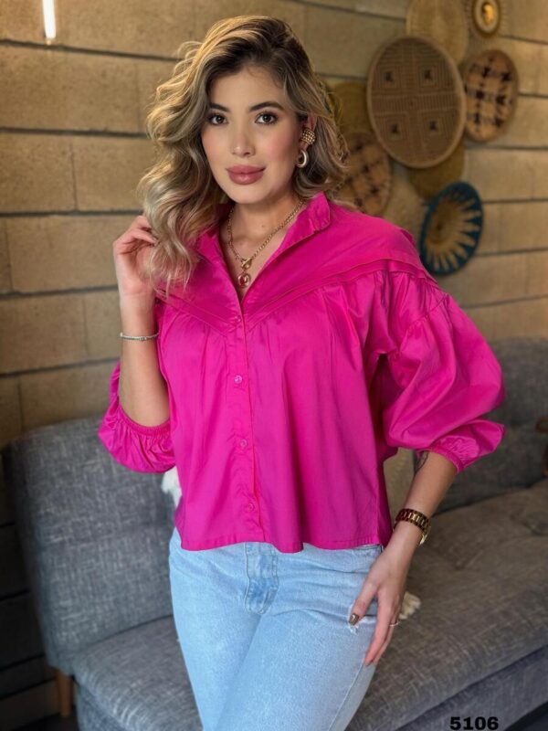 Blusa de botón con mangas anchas y corte recto