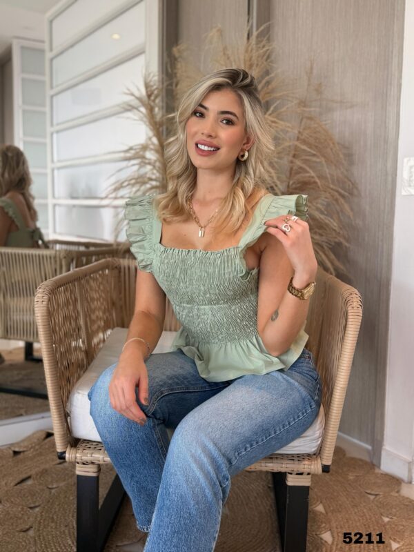Blusa con resorte y hombros con bolero