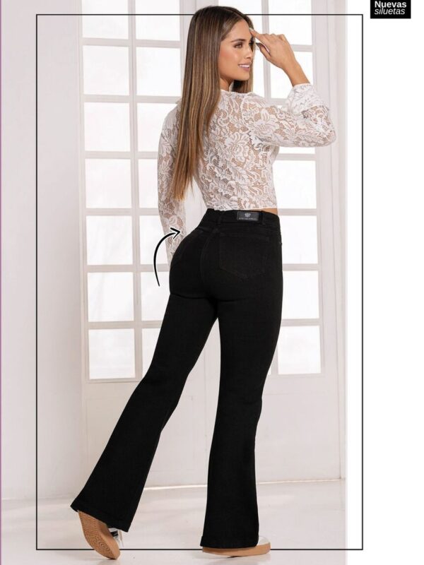 Jean push up bota campana negro para mujer