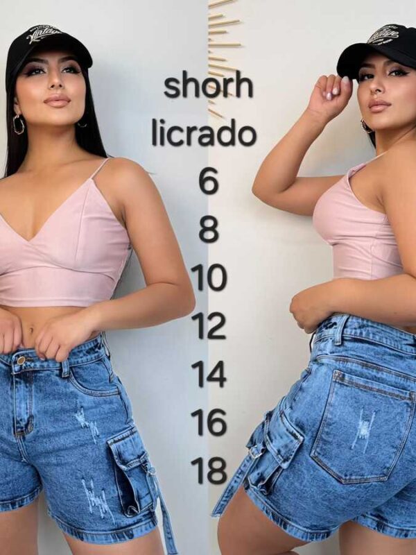 Short tipo cargo en denim azul oscuro con efecto desgaste para mujer