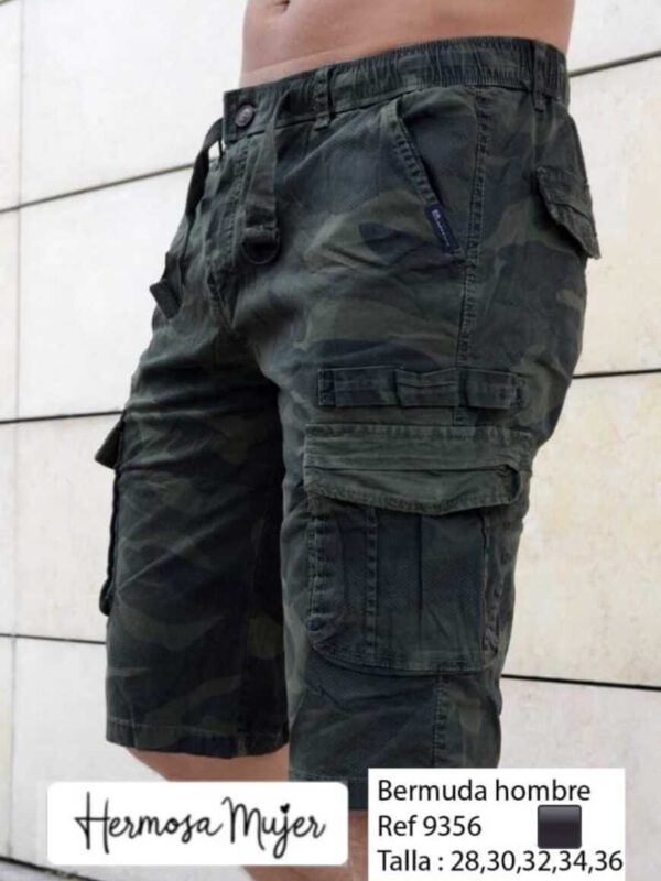 Bermuda con camuflaje con correa ajustable