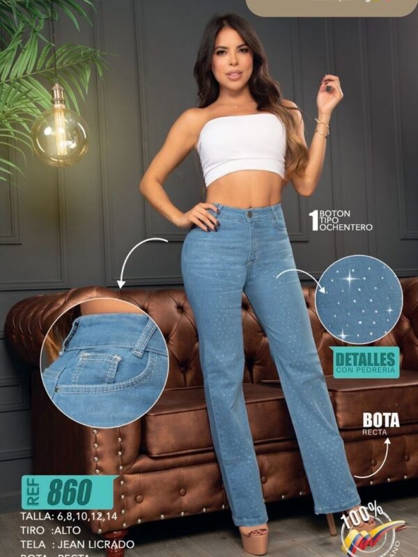 Jean para mujer regular fit con decoración en pedreria
