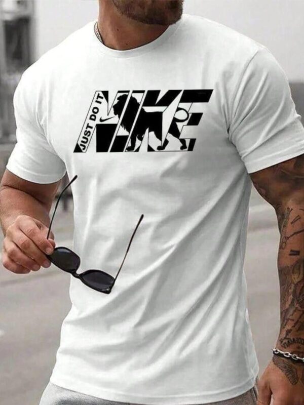 Camiseta blanca con estampado en el pecho