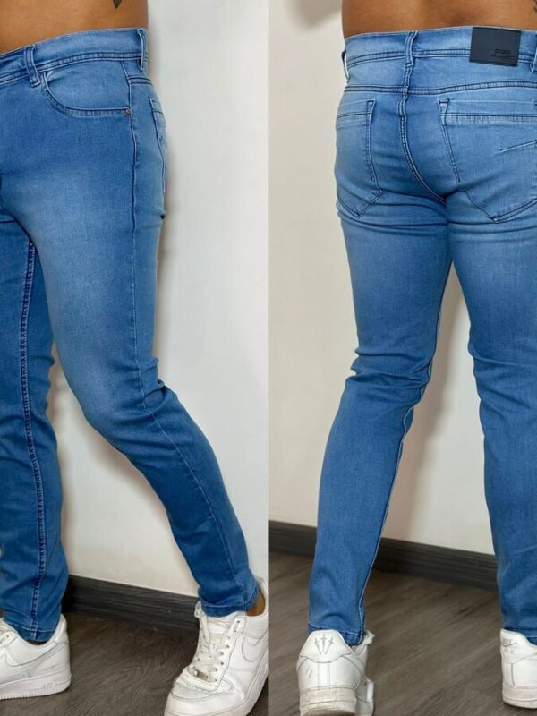 Jean clasico para hombre skinny fit en mezclilla azul claro