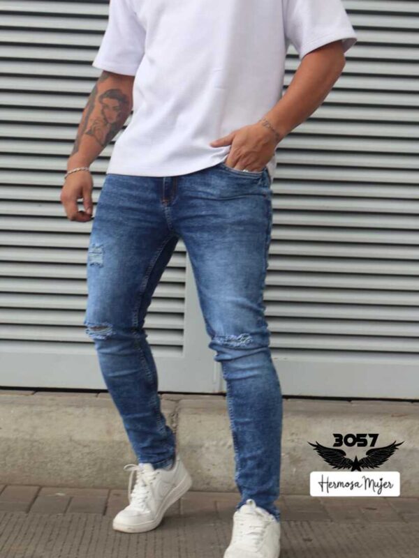Jean para hombre regular fit en mezclilla licrada con rotos