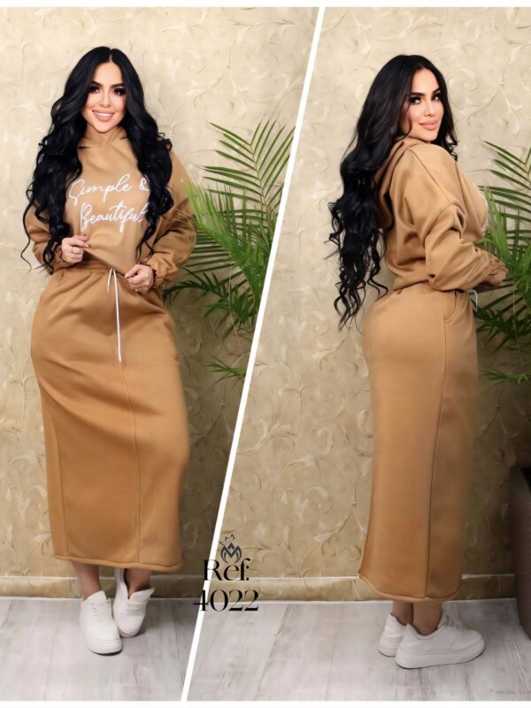 Conjunto comodo con falda larga y saco para mujer