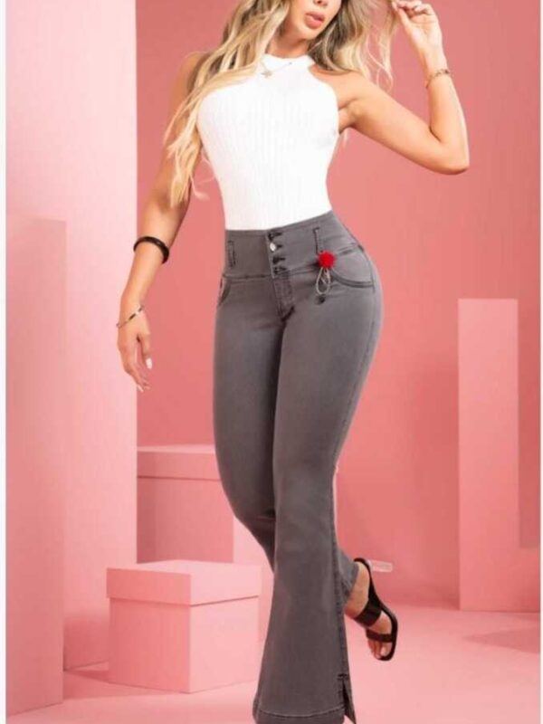 Jean push-up bota campana con tres botones