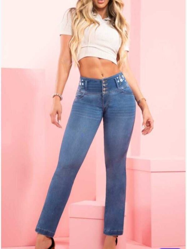 Jean push-up tres botones en bota recta