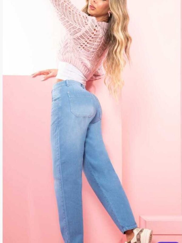Jean push-up bota recta con desgaste y brillos